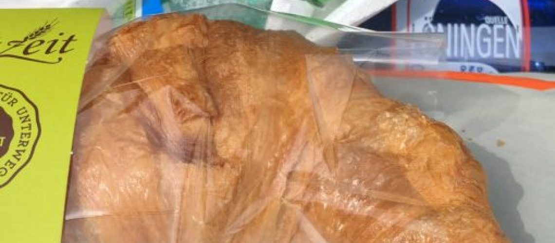 Croissantje in de topkoffer